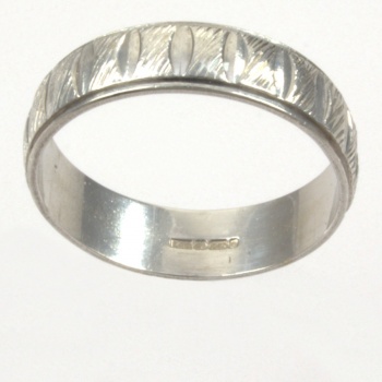9ct white gold 3g Wedding Ring size M